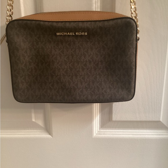 Michael Kors Jet Set Crossbody - Picture 7 of 8